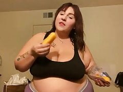BBW Kayla Paolini stuffing a twinkie in her fanny